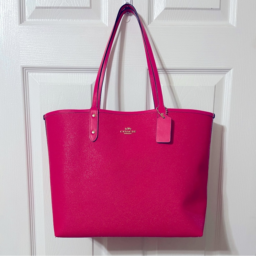 ** SOLD ** REVERSIBLE CITY TOTE IN SIGNATURE (COACH F36658)
SILVER/KHAKI/BRIGHT